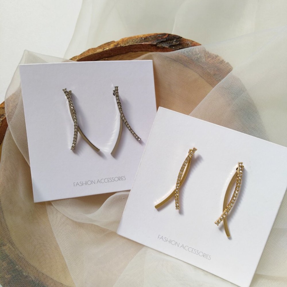 Influencer String Drop Earrings - Picture 3 of 5